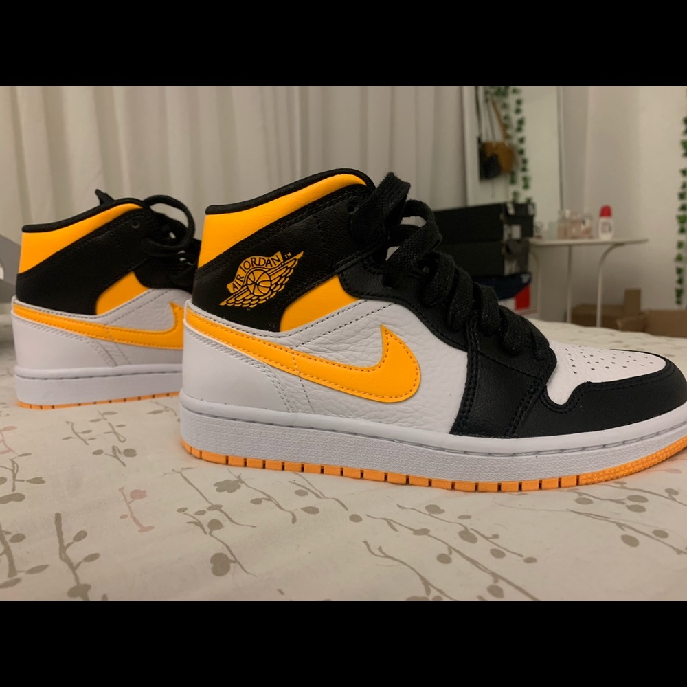Jordan 1 mid
